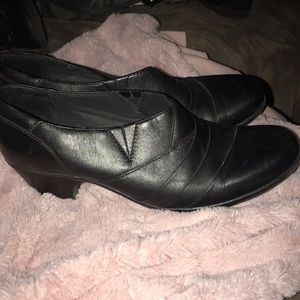 Clark leather bootie black